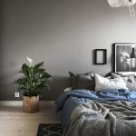 Lo stile minimalista nell'arredamento della camera da letto è creato utilizzando pochi mobili.