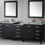 Mobili da bagno e specchi nello stesso stile