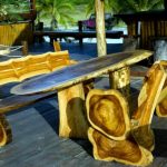 Mobili da esterno realizzati con tagli di legno