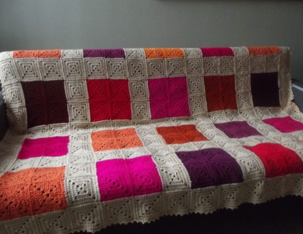 Coperta per divano fatta a mano e accogliente