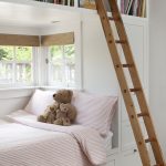 Letto per bambini integrato in una nicchia