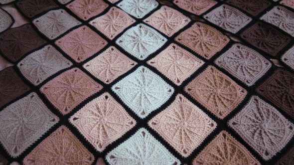 Coperta quadrata all'uncinetto