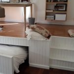 Letto estraibile da podio per risparmiare spazio