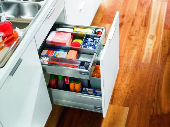 Ripiani estraibili per la cucina