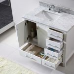 I cassetti estraibili sono molto comodi da usare in bagno.
