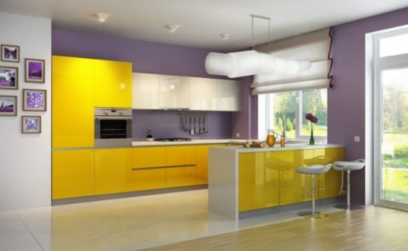 Cucina con facciate in truciolare laminato