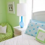 Pouf verde a sacco all'interno
