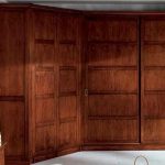 Armadio angolare in legno