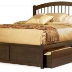 Letto matrimoniale in legno con cassetti