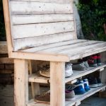 Panca in legno in stile country con scarpiere