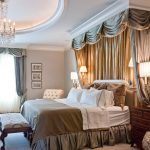 Design di camera da letto di lusso con piccolo baldacchino