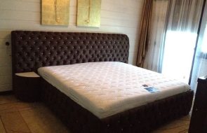 Letto matrimoniale su ordinazione