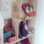 Conservare le scarpe in scatole verticali