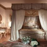 Letto a baldacchino reale