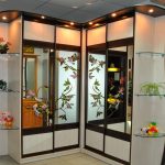 Bellissimo mobile angolare con fiori