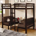 Letto a soppalco con tavolo da gioco per bambini