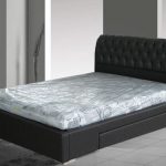 Letto con schienale morbido e cassetto laterale