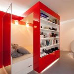 Letto in una nicchia dietro l'armadio