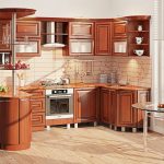 Piccola cucina in legno con bancone bar