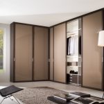Enorme armadio angolare in stile moderno