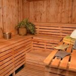 Mensole circolari per un piccolo bagno turco