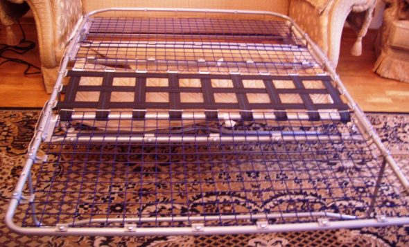 Letto pieghevole con traliccio