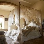 Letto a baldacchino barocco