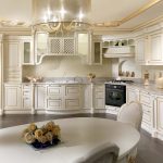 Cucina lussuosa in stile classico