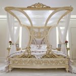 Un lussuoso baldacchino dalla forma insolita