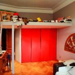 Zona notte sotto il soffitto sopra l'armadio