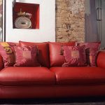 Elegante divano in pelle rossa