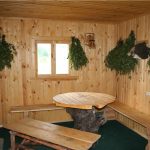 Tavolo e panche fai da te per uno stabilimento balneare
