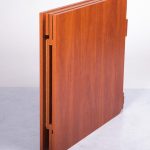 il tavolo-del-libro-occupa-pochissimo-spazio-quando-piegato