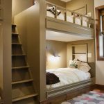 Secondo piano integrato per letto