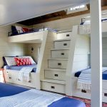 Contenitori sottoletto e a gradino per camerette compatte con più bambini