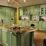 Cucina verde con isola