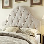 Testiera capitonné beige per letto grande