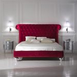 Ampia testiera bordeaux per letto imbottito
