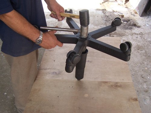 Per rimuovere la traversa di plastica