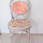 Decoupage Paradiso floreale per una vecchia sedia