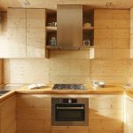 Piano del tavolo in legno con mobili incorporati