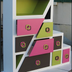 Cassettiera in cartone con struttura a gradini