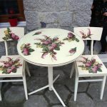 Set - tavolo e sedie dopo il restauro con tecnica decoupage