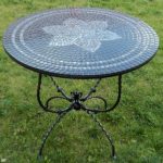 Tavolo in ferro battuto con mosaico Black Lotus