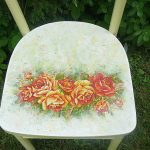 Bellissimo design di seduta di sedia realizzato con la tecnica del decoupage