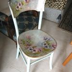 Bellissimo motivo floreale per la decorazione di sedie utilizzando la tecnica del decoupage
