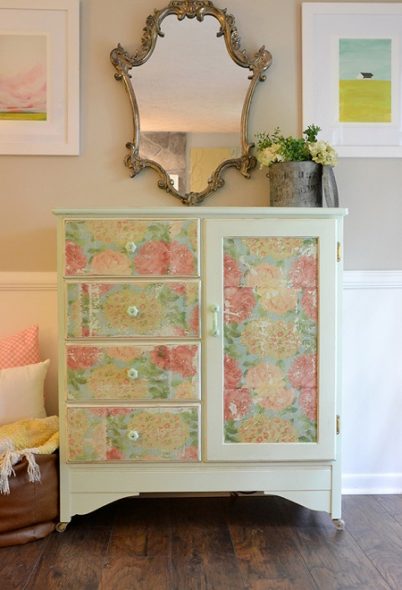 Cassettiera con decoro