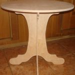 tavolo rotondo in impiallacciatura