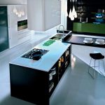 Cucina in stile moderno senza pensili