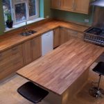 Piano di lavoro e isola della cucina in legno massello